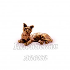 Фигурка Кошка лежит, бронза, 1,6 х 3 см.